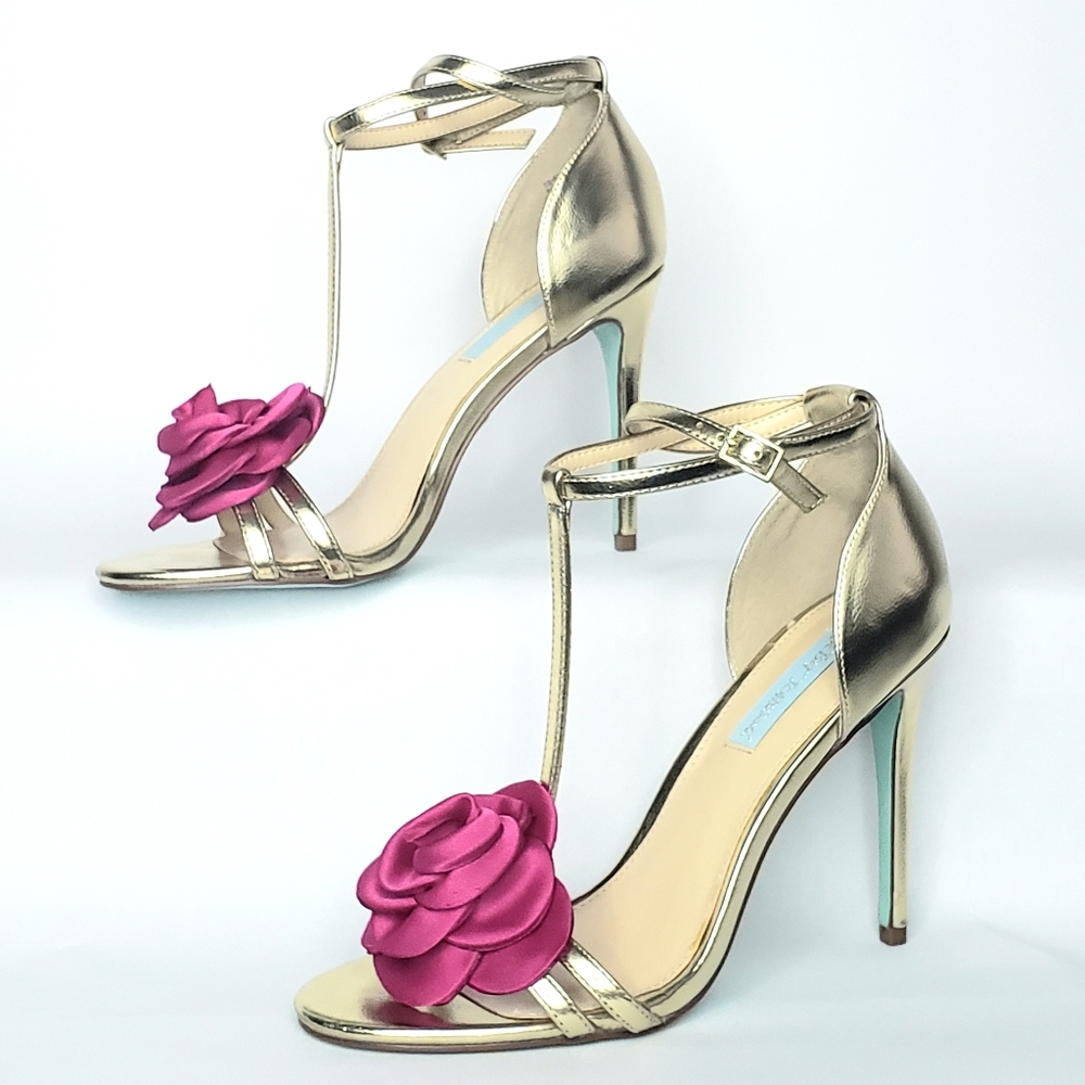 NWOT... Betsey Johnson satin flower high heel